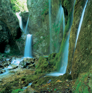 cascate del ruzzo waterfalls in abruzzo