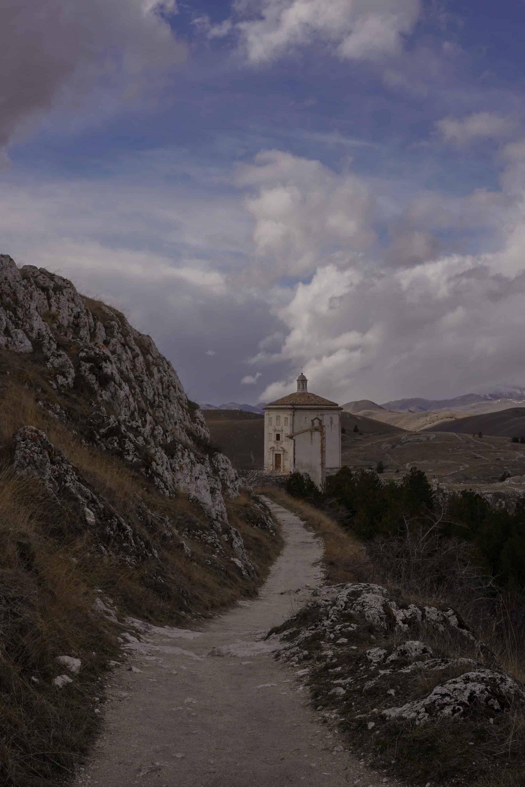 visiting-rocca-calascio-abruzzo-Apennines-mountains